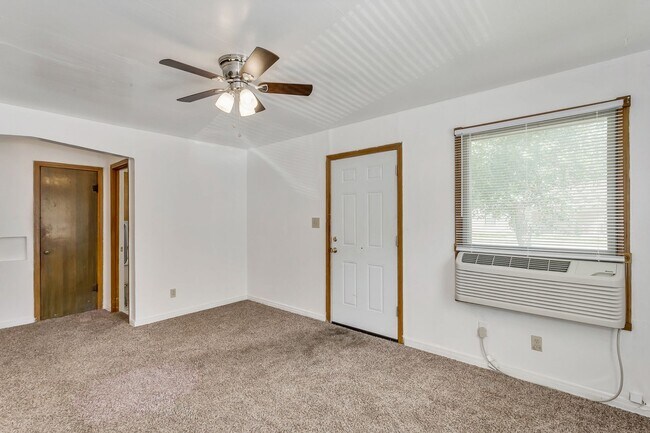 Foto del edificio - 1 bedroom located near Downtown! Move In S...