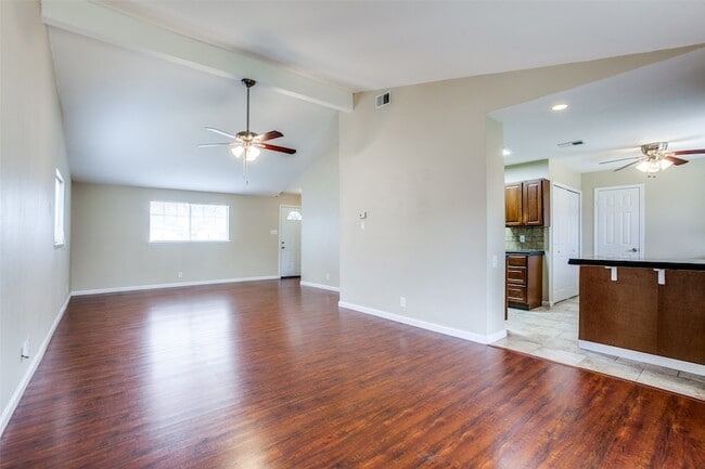 Foto del edificio - 811 Brentwood Ln