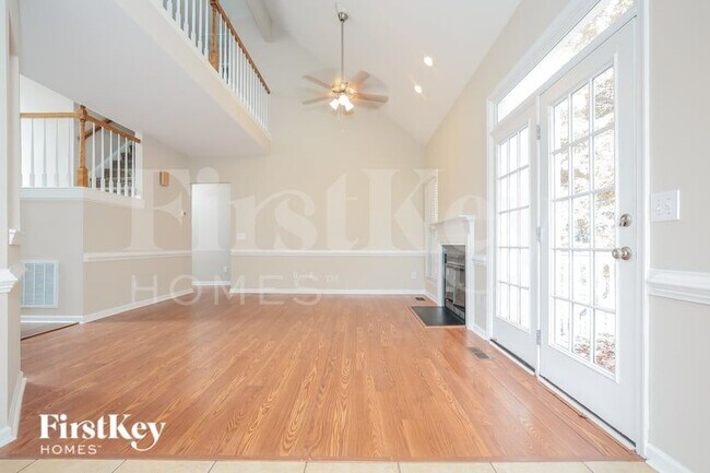 Foto del edificio - 5212 Autumn Woods Dr