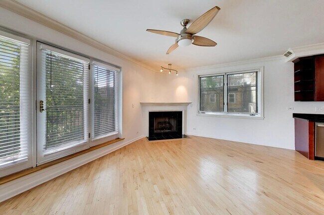 Foto del edificio - 815 N Marshfield Ave