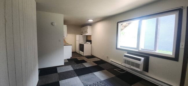 Building Photo - 625 9th St N