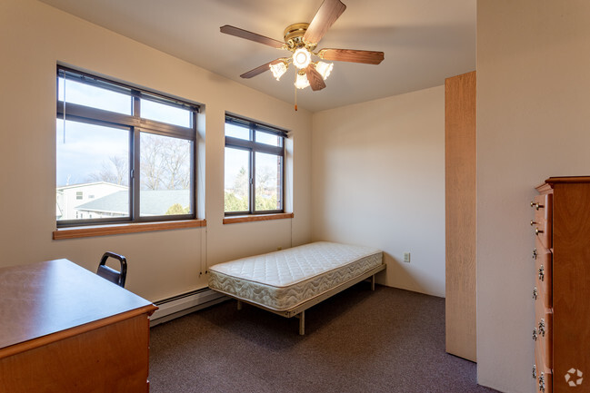 5HAB, 2BA - Pop Warner Apartments