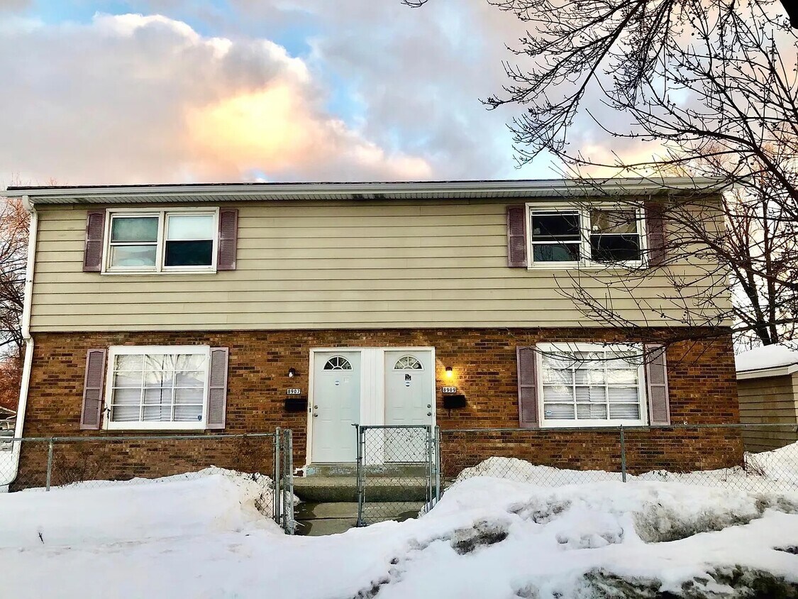 Foto principal - 8909 W Mill Rd