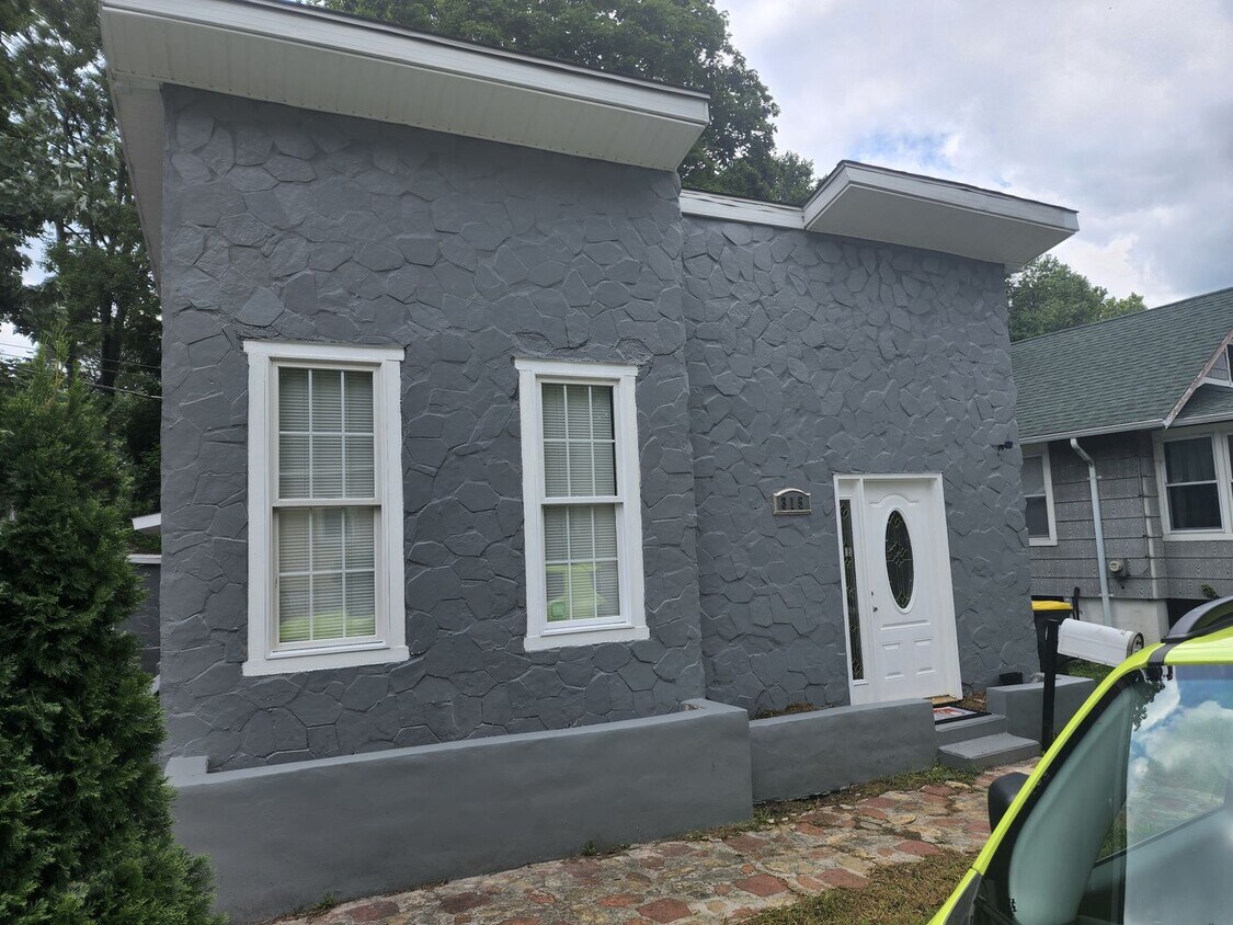 Primary Photo - 315 E 11th St
