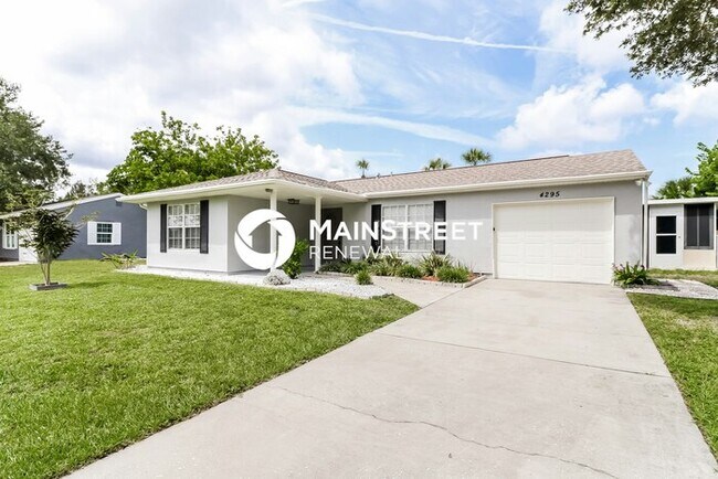 Building Photo - 2 Bedroom Pet-Friendly Home in North Port, FL with Main Street Renewal