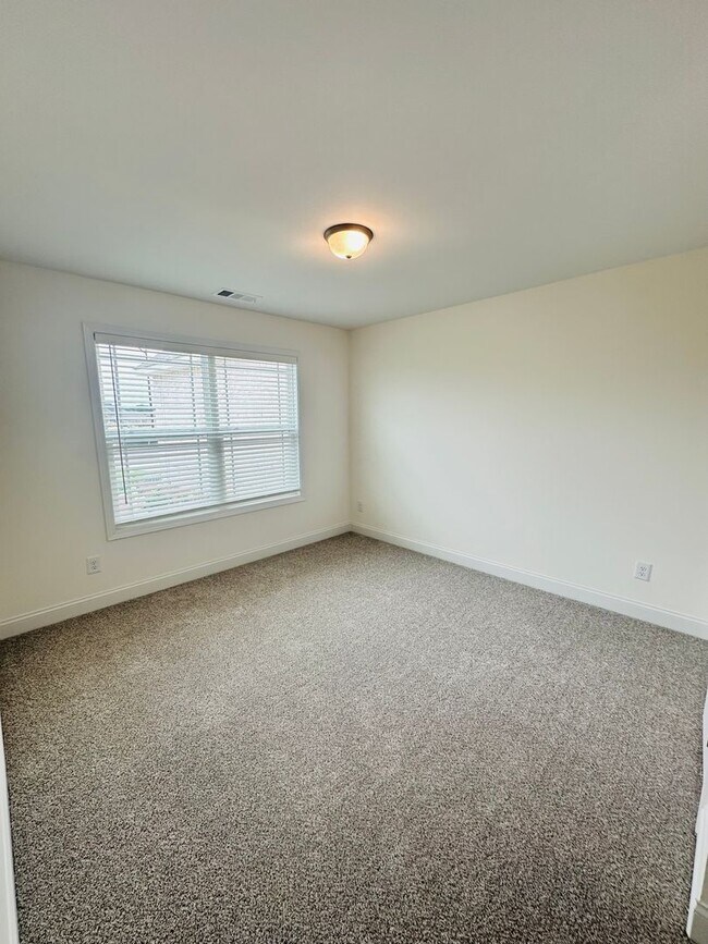Building Photo - Stunning New Construction in Hunts Landing