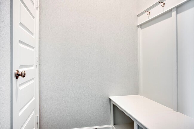 Building Photo - 30142 Gold Finch Pl