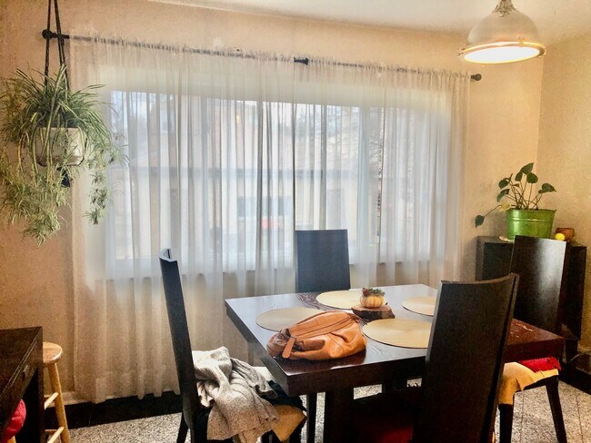 Foto del edificio - 7509 N Claremont Ave