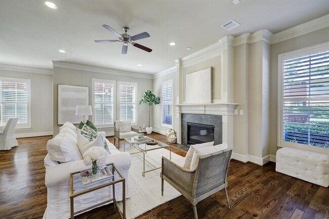 Foto del edificio - 7871 Bobbitt Ln