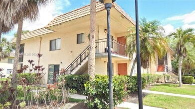 Building Photo - 357 Lakeview Dr