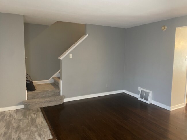 Building Photo - 1422 Wentworth Ave