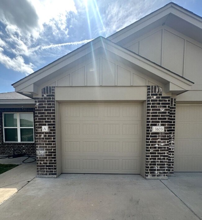 Foto del edificio - AVAILABLE NOW! (SECTION 8 ACCEPTED)