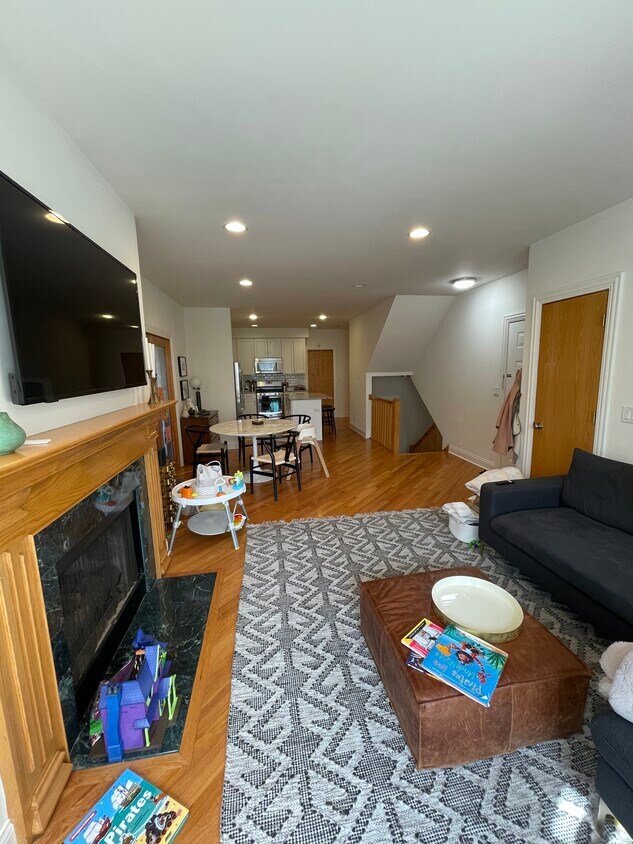 Foto principal - 1118 W Wrightwood Ave
