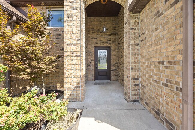 Building Photo - 4100 SW Deerfield Blvd