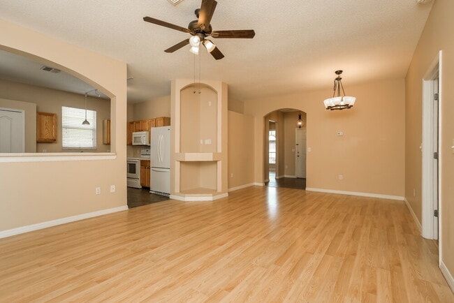 Foto del edificio - 15822 Pine Lily Ct