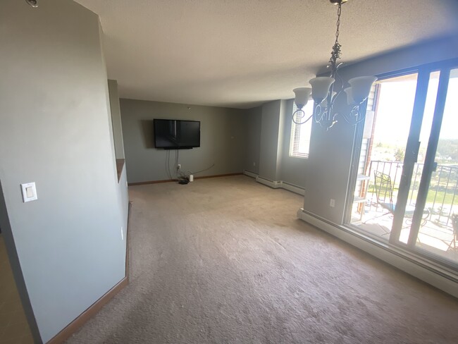 Building Photo - 6500 Woodlake Dr