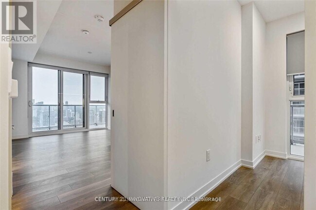 Photo du bâtiment - 15 Lower Jarvis St