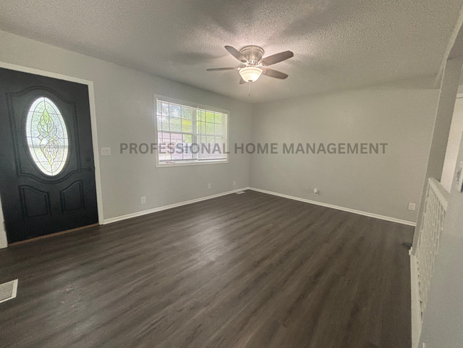 Foto del edificio - Welcome to your beautifully renovated 4-be...