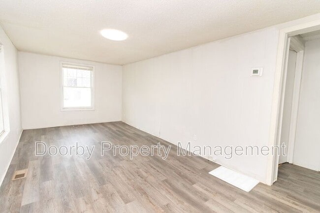 Foto del edificio - 966 Beason Dr