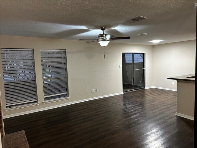 Foto del edificio - 2211 S Kirkwood Rd