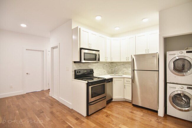 Building Photo - 512 E 117th St