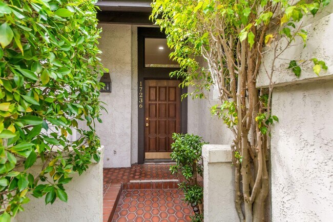 Building Photo - 17236 Palisades Cir