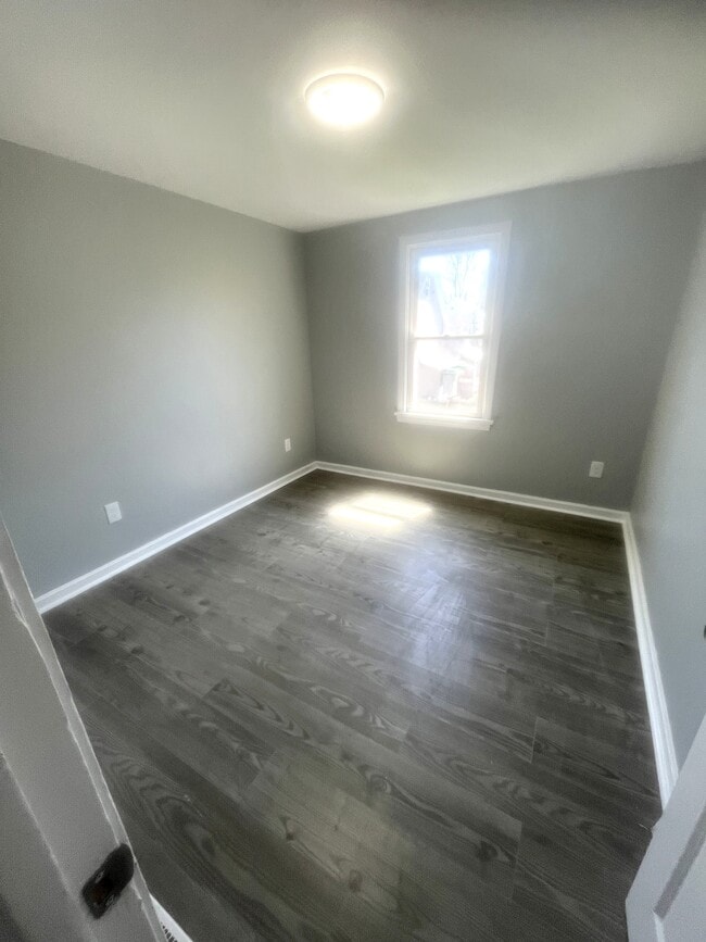 Building Photo - 1117 E 9th St