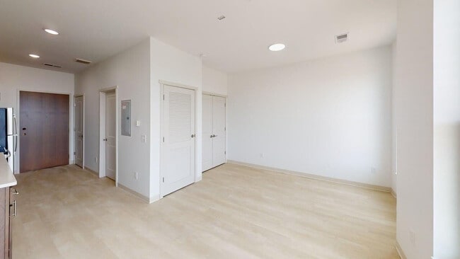 Building Photo - Winsor Place