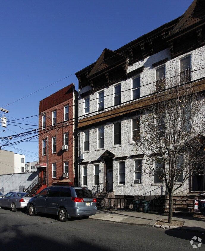 Building Photo - 307 Madison St