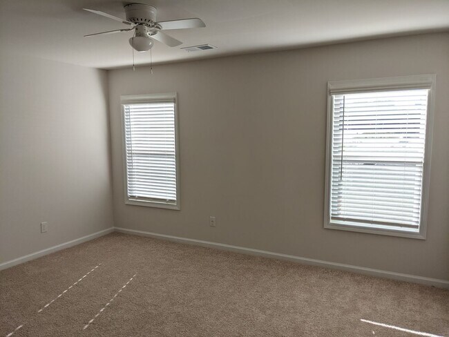 Building Photo - 3 Bedroom Townhome Sherrill's Ford