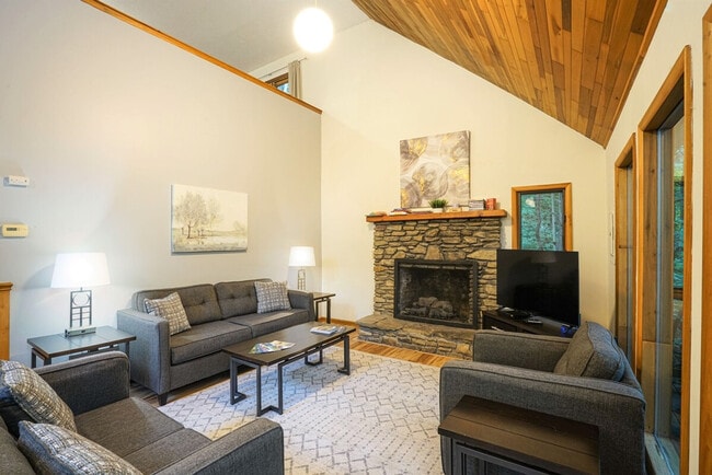 Building Photo - 224 Faulkner Rd