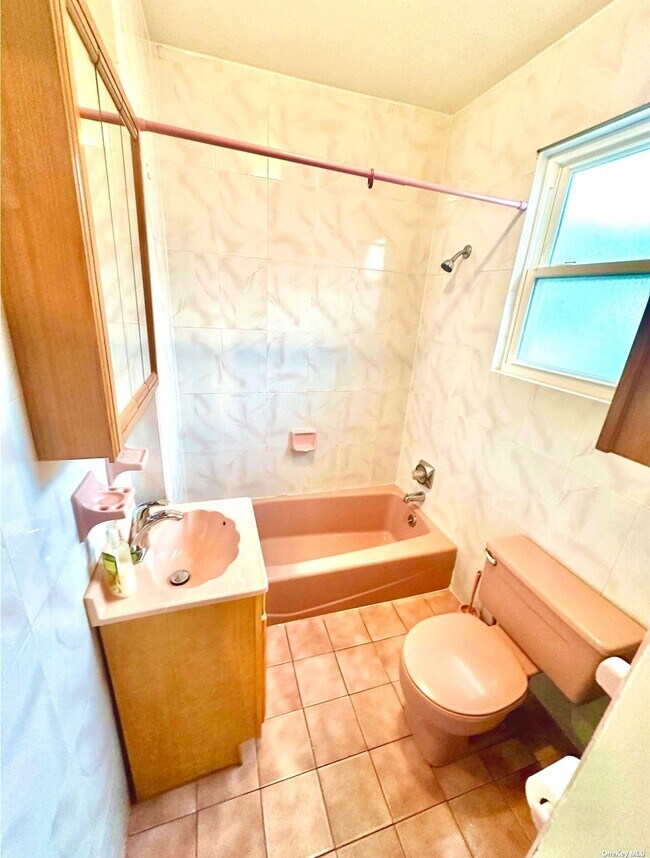 Building Photo - 219-41 114th Ave