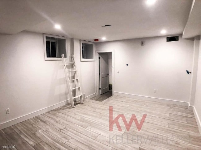 Building Photo - 1 br, 1 bath  - 11 Ridgeway Ln Main entrance