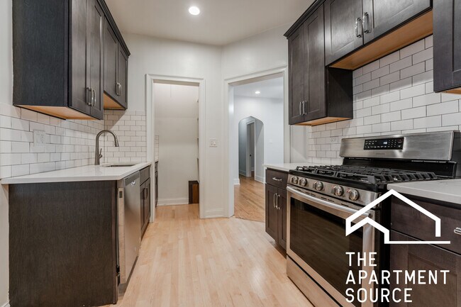 Foto del edificio - 652 W Buckingham Pl