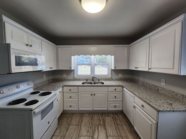Building Photo - 125 Glen Iris Dr