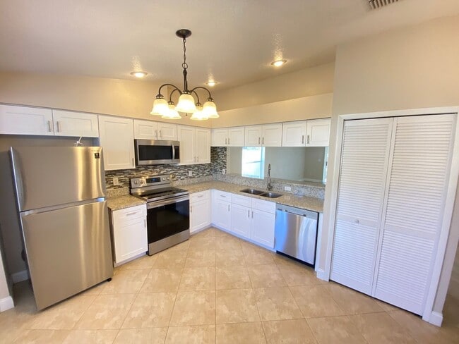 Building Photo - 1019 Brielle Ave