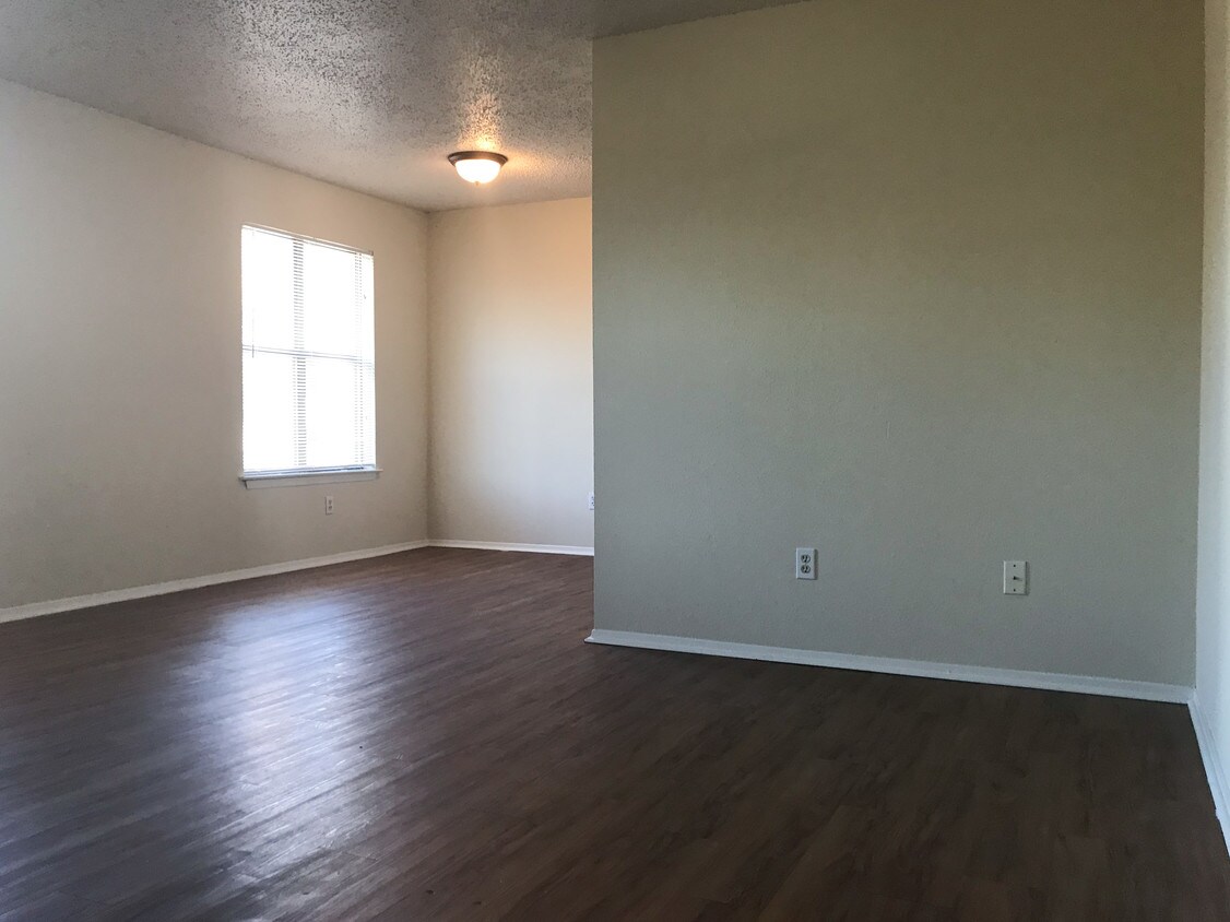 Foto principal - 1203 W 49th St