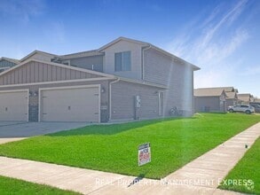 Building Photo - Cozy and Spacious 3 Bedroom 2.5 Bath Home