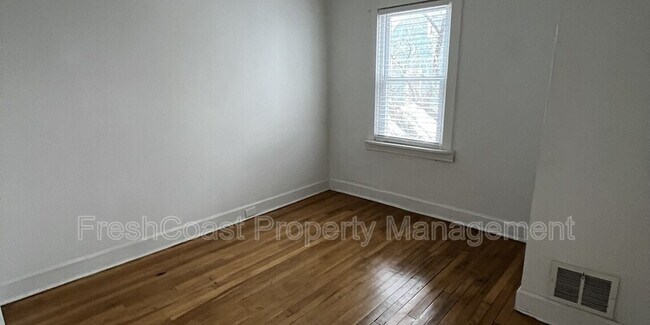 Foto del edificio - 12401 Larchmere Blvd