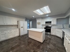 Building Photo - 15306 La Paloma Dr