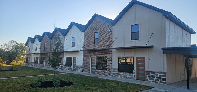 Foto del edificio - 211 E Lyndale Dr