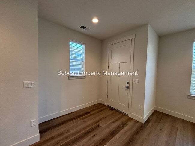 Foto del edificio - 1287 Grove St