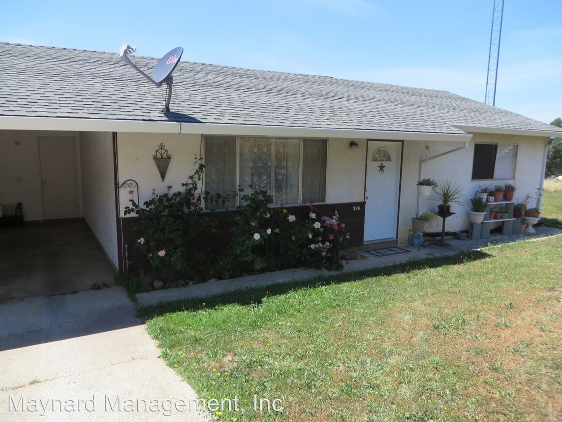 Primary Photo - 2 br, 1 bath House - 390 Russell Rd.