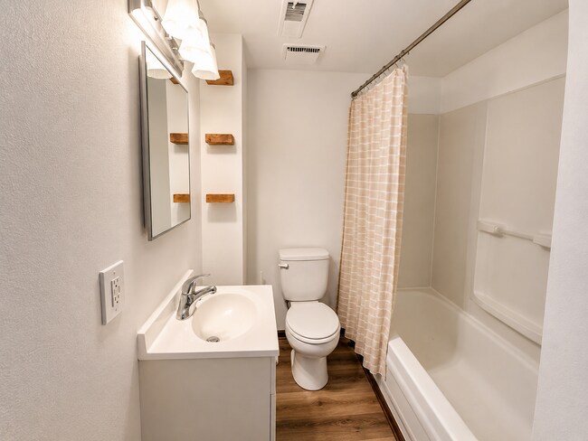 Building Photo - Updated 2BR Upper Duplex with Private Deck | Cross Plains