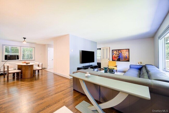 Foto del edificio - 132 Proctor Rd