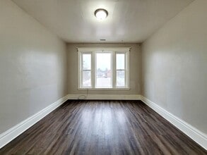 Building Photo - 440 Leonard St NW