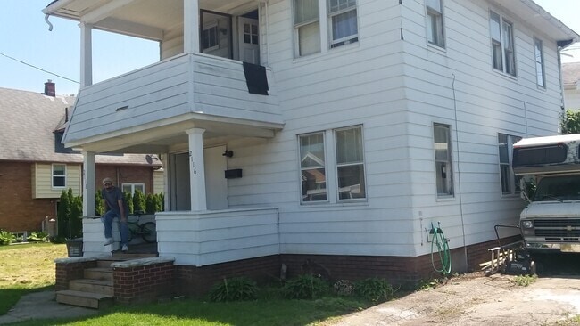 Building Photo - 2118 Delence St