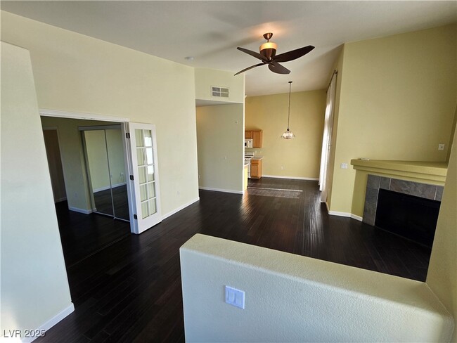 Foto del edificio - 2305 W Horizon Ridge Pkwy