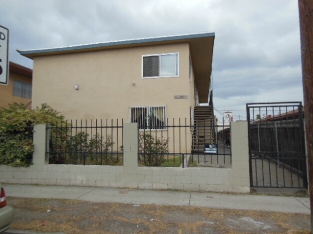 Primary Photo - 1205 W 87th St