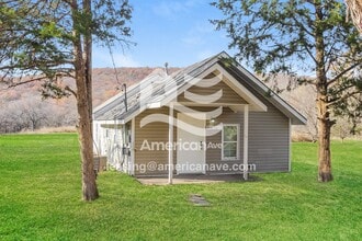 Building Photo - 916 1/2 North Willow Road, 74063; #1977520 - 1977520